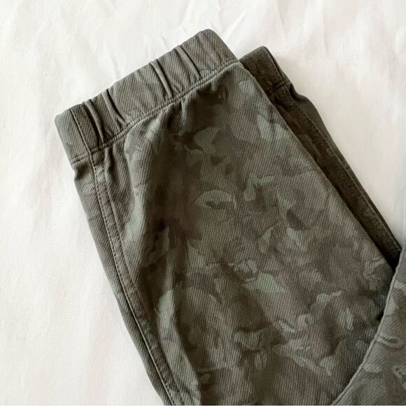 Athleta Farallon jogger women’s size 8 P green camo - Picture 3 of 8